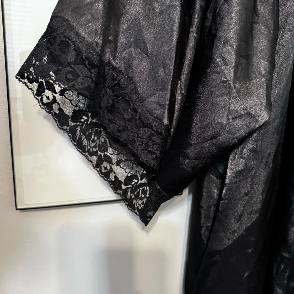 Black Torrid Robe - Picture 3 of 9